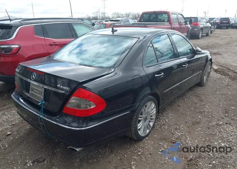 2008 Mercedes-Benz E 350 4Matic z USA, uszkodzony, nr VIN WDBUF87X28B257693